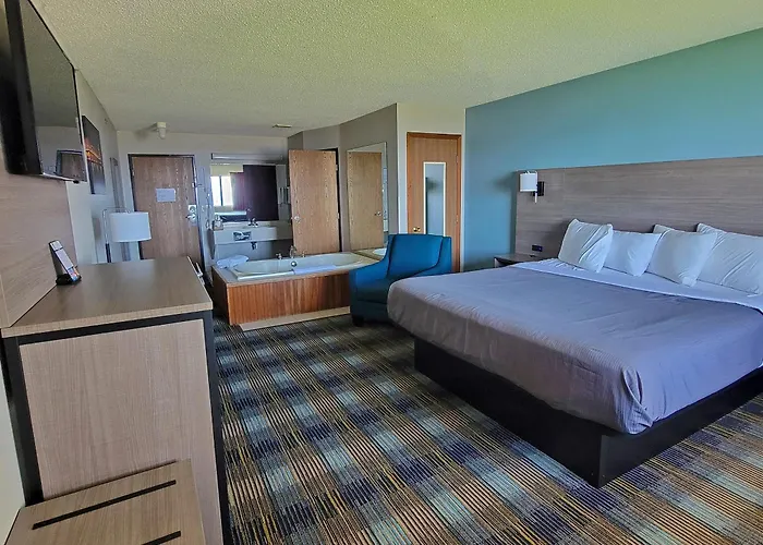 Americinn By Wyndham Saint Ignace Lakefront