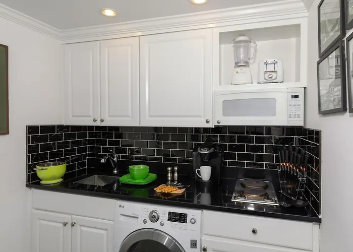 Harbor Knoll Bed And Breakfast Greenport