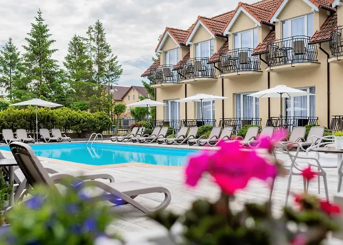 Hotel Alcest Z Widokiem Na Morze, Basenem, Rewal