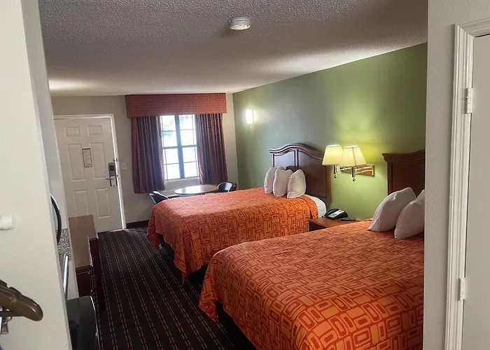 Hawkinsville Hotels