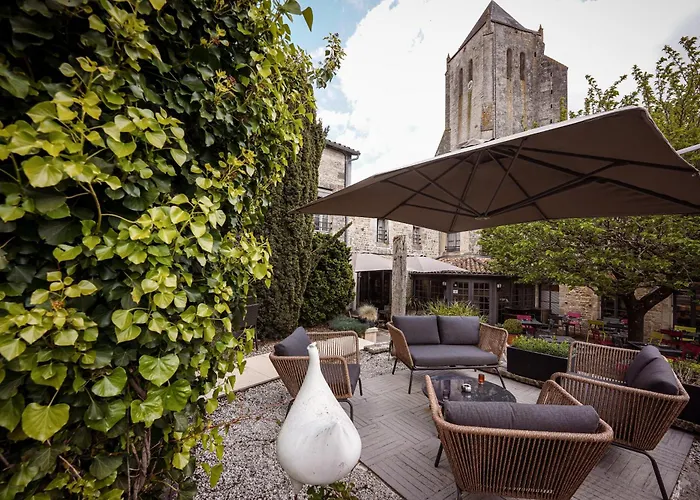 Celles-sur-Belle Hotels