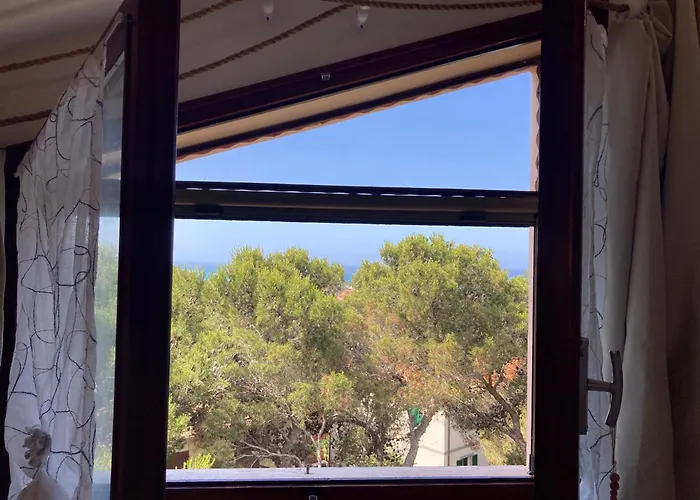 Oasi del cuore - graziose camere con vista mare a 7 min dal mare di Castiglioncello
