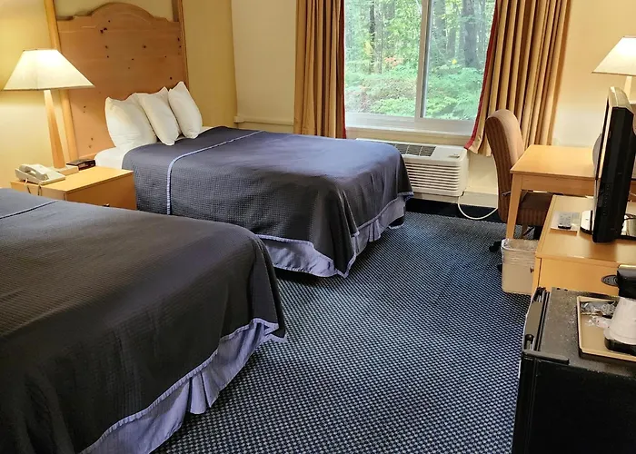 Katahdin Inn & Suites