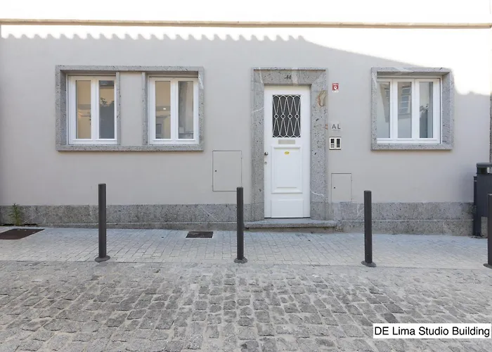 Dona Emilia Guest House & Studio Apartment Building