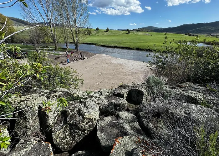 Lost Trail Resort - Riverside Rooms - Near Hot Pools Lava Hot Springs