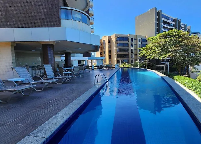 Prédio à beira-mar, na melhor localização do Rio Vermelho.