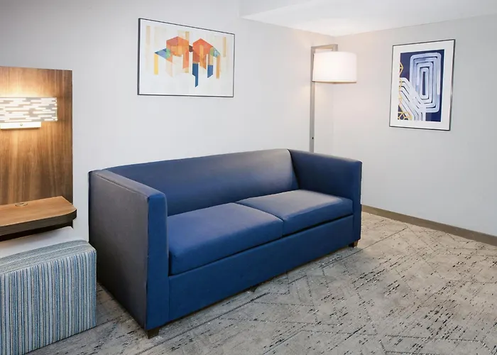 Holiday Inn Express & Suites Port Washington By Ihg