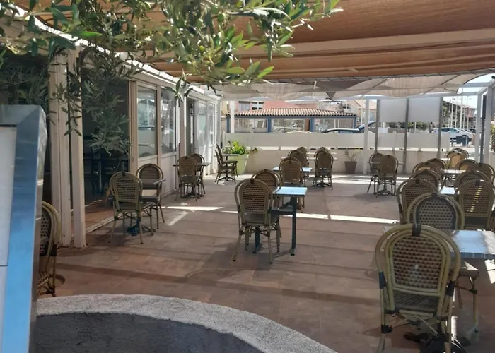Hotel Restaurant Calypso, à 10 m de la plage Fos-sur-Mer