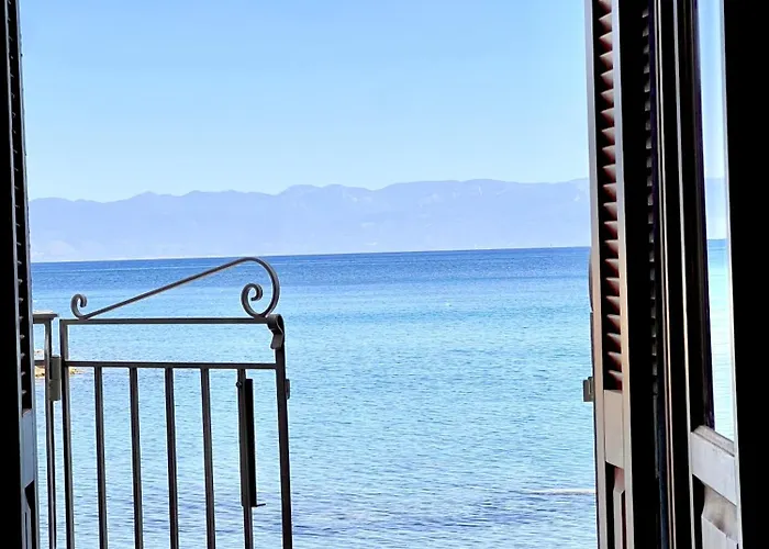Hotels in Koróni
