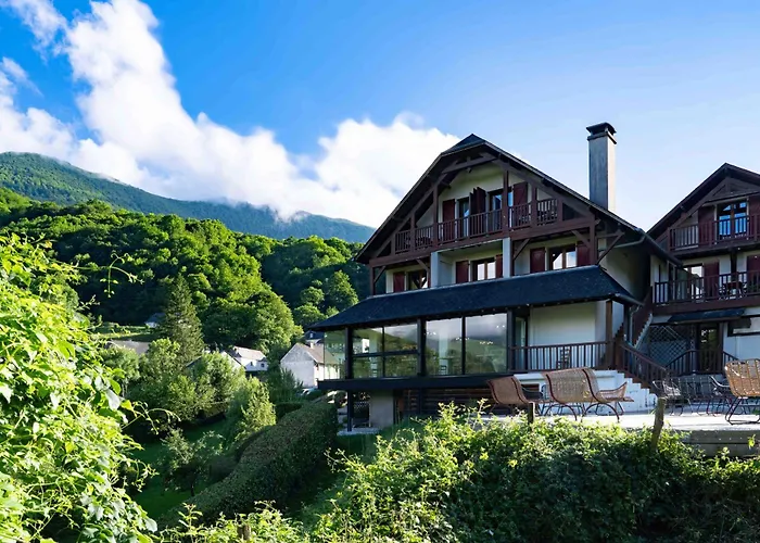 Larrau Hotels
