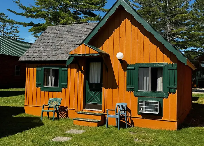 Cabins Of Mackinac & Lodge