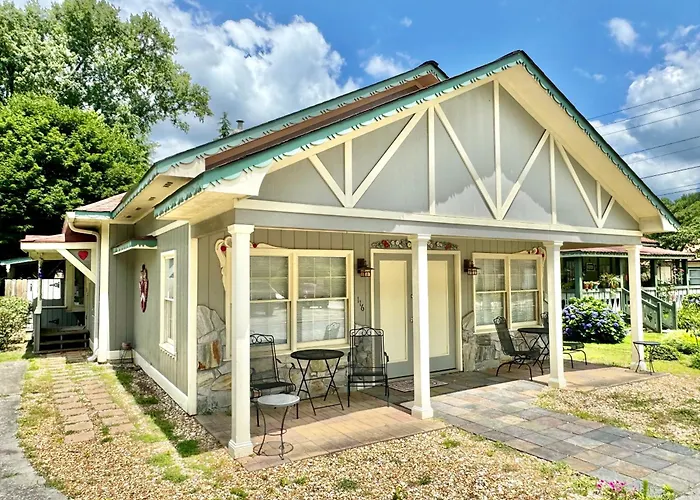 Riverbend Motel & Cabins Helen