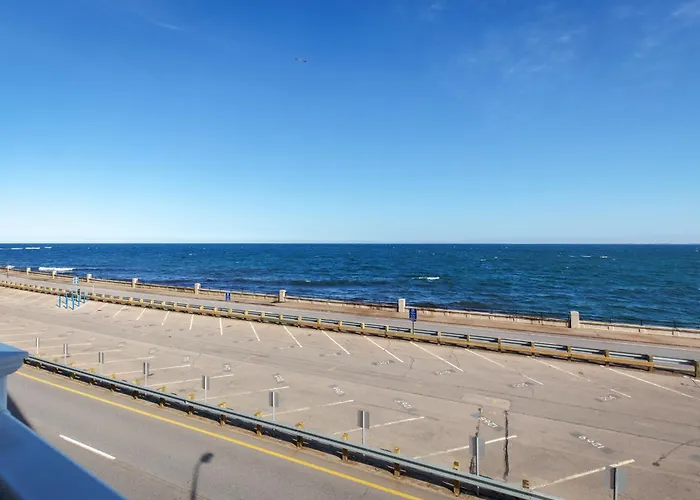 Atlantic Breeze Suites Hampton