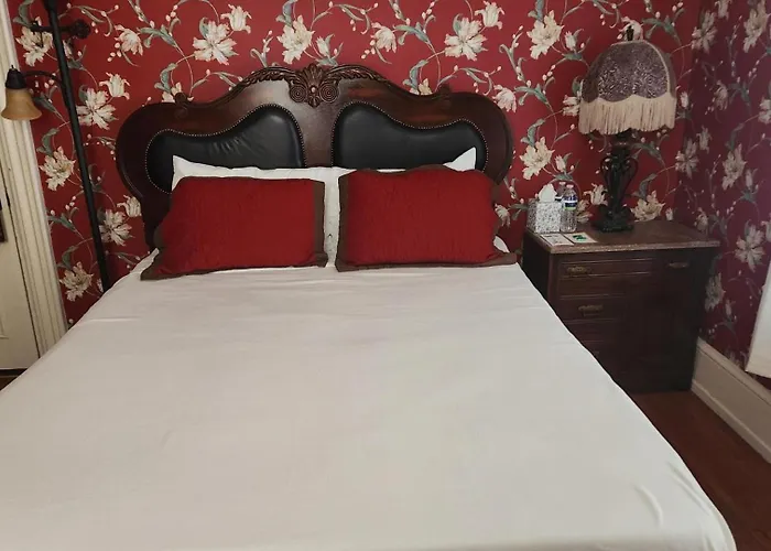 Greystone Manor Bed & Breakfast Bird-in-Hand