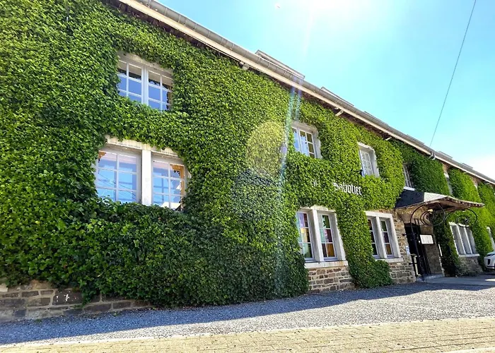 Hotels in Awenne