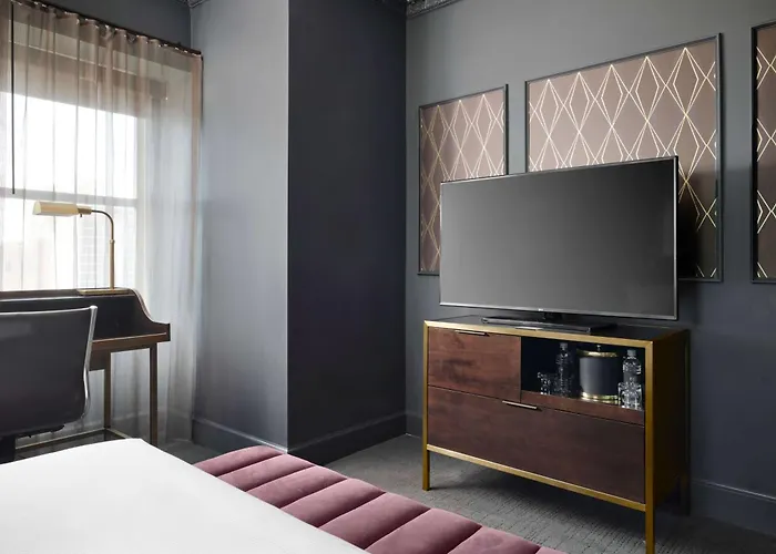 Hotel Phillips Kansas City, Curio Collection By Hilton