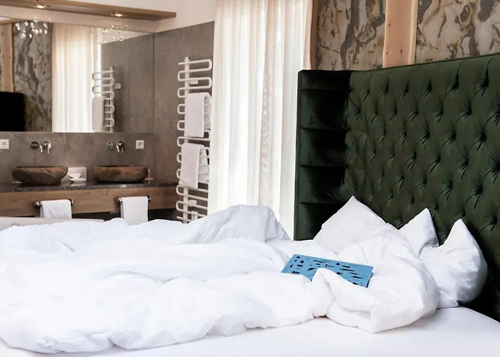 Hotels in Afiesl