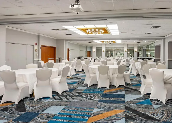East Brunswick Hotels