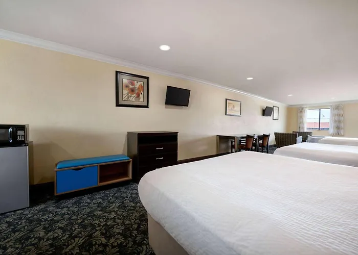 Days Inn By Wyndham Fresno South