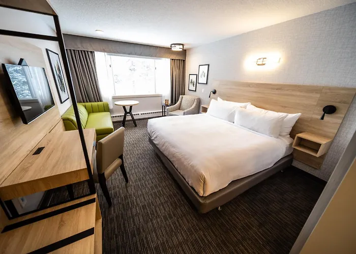 Mountaineer Lodge Lake Louise