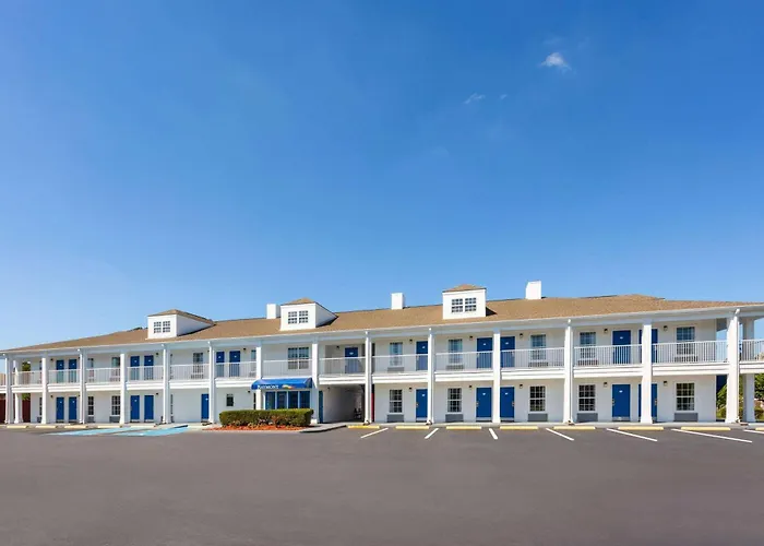 Baymont By Wyndham Brunswick Ga Hotel