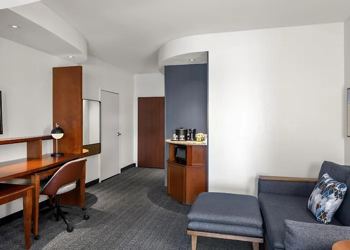 Evansville Hotels for Romantic Getaway