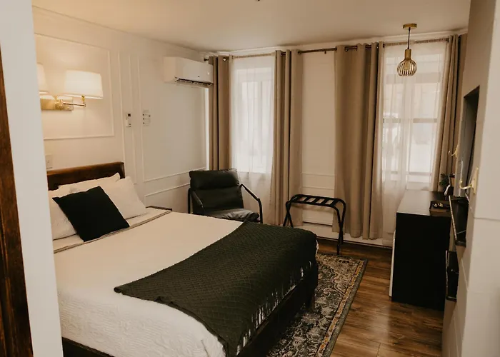 Wallace Hotels