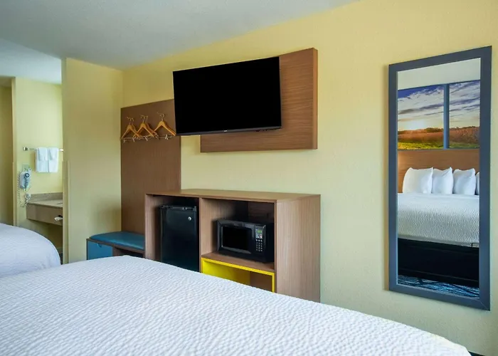 Evansdale Hotels