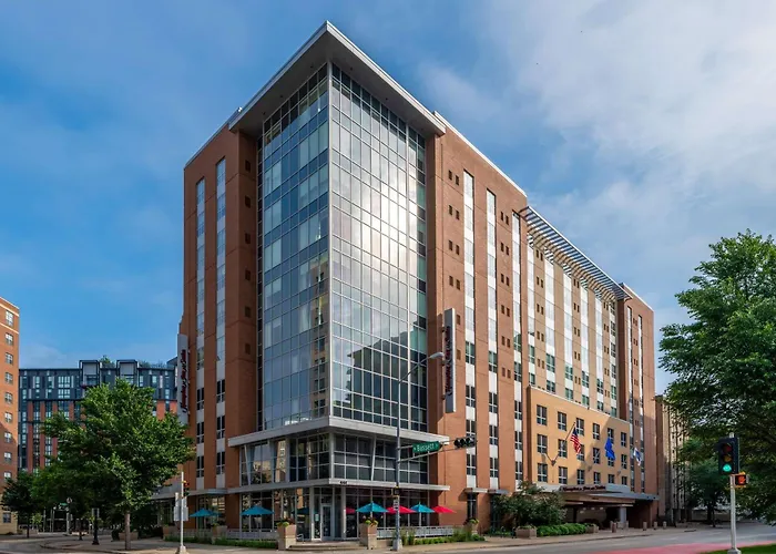 Hampton Inn & Suites Madison Downtown