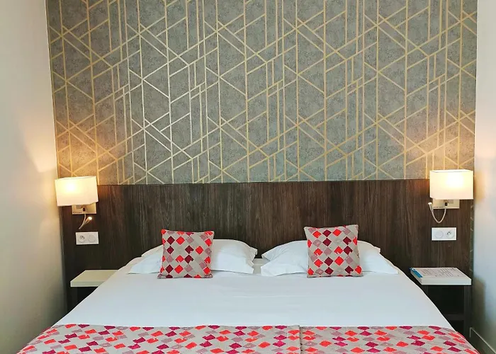 Brit Hotel Ploermel - Hotel de l'Hippodrome