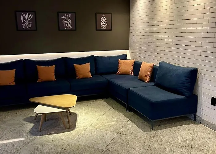 Flat Cosmopolitan Praia no Gonzaga com Varanda - Estacionamento Incluso
