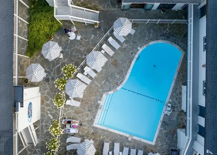 A Wave Inn - Montauk