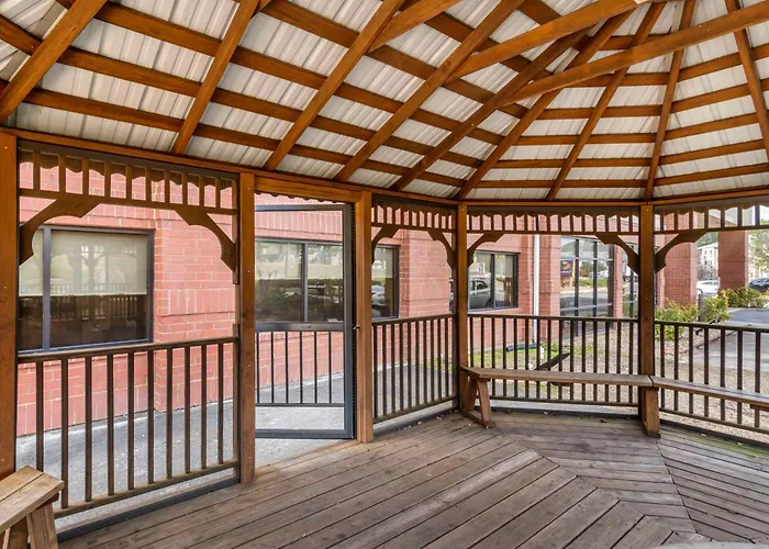 Milledgeville City Center Hotels