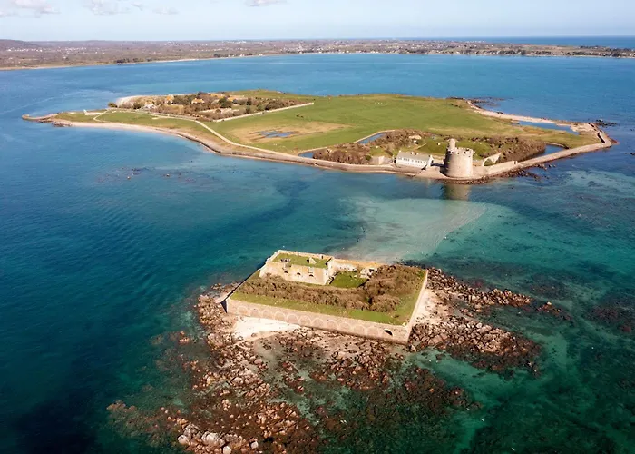 Saint-Vaast-la-Hougue Hotels