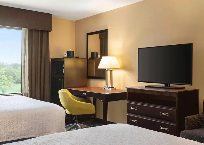 Pine Bluff Hotels
