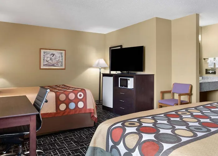 Dyersville Hotels