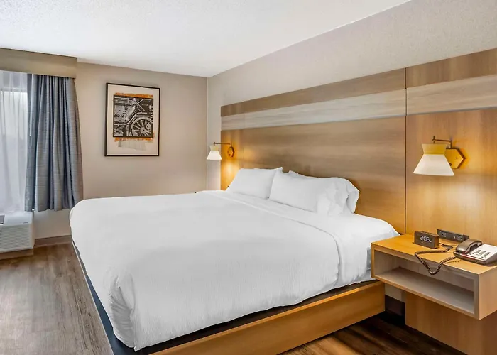 Best Western Plus Heritage Rail-South York/I-83