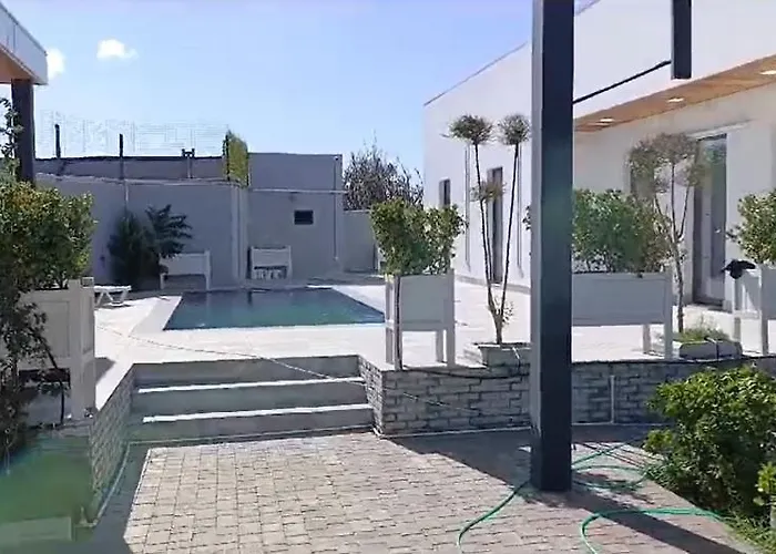 Nicat Villa