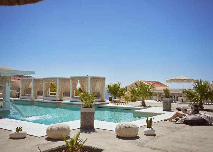 Hotels in Amoopi