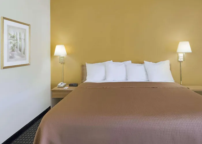 Newburgh Hotels