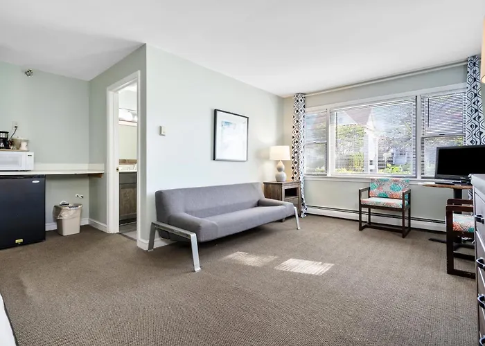 The Lighthouse Inn & Suites York