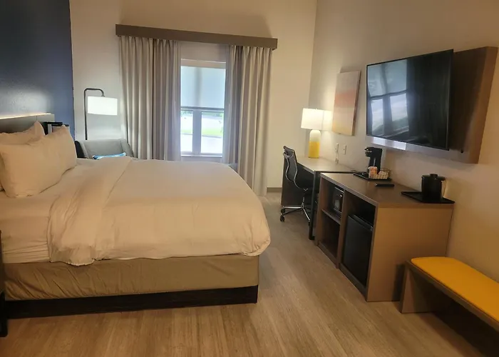 Comfort Inn & Suites Dothan Northside Plaza