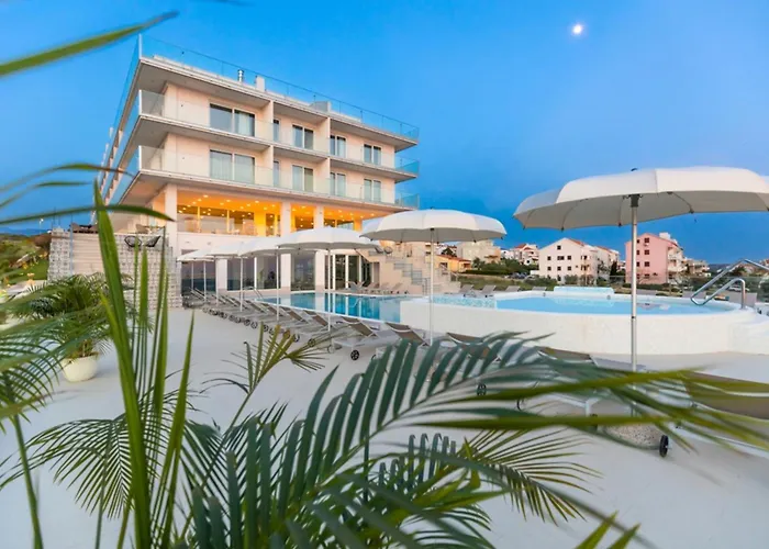 Hotel In Excelsis