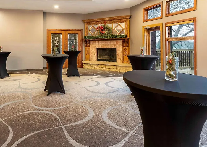 Rockford Hotels for Romantic Getaway