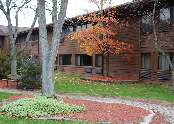 Carlton Lodge Hotel And Suites
