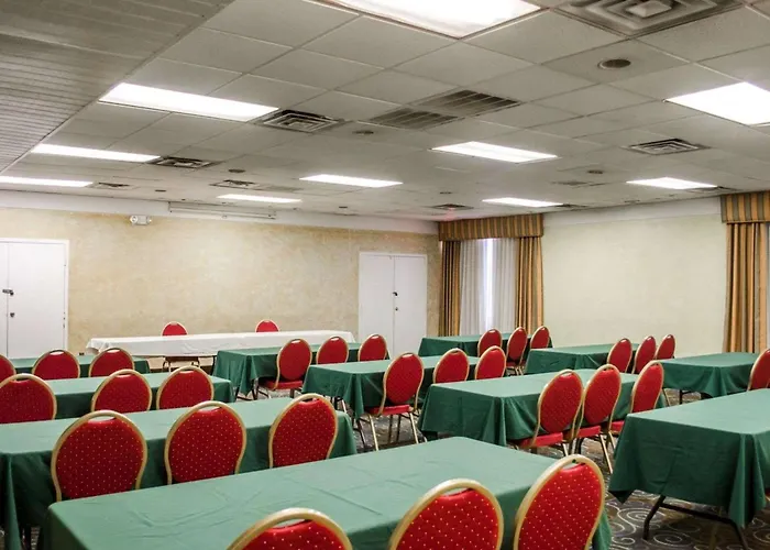 Quality Inn & Suites Gulf Breeze Bayside Near Pensacola Beach