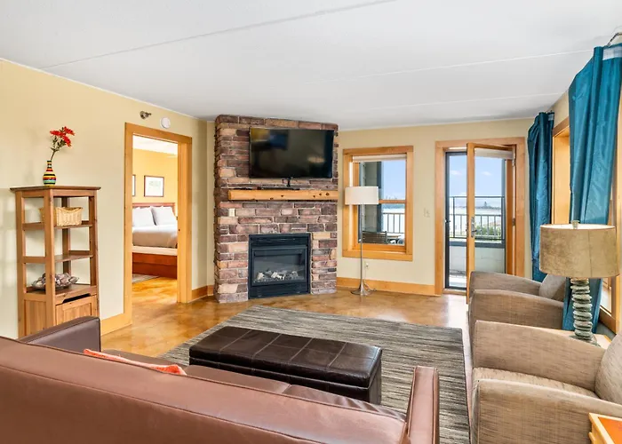 East Bay Suites Grand Marais