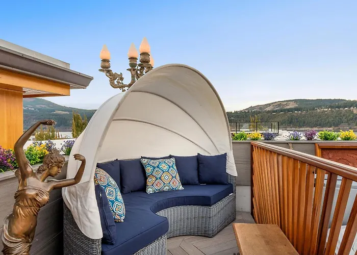 Luxury Hotels in Hood River