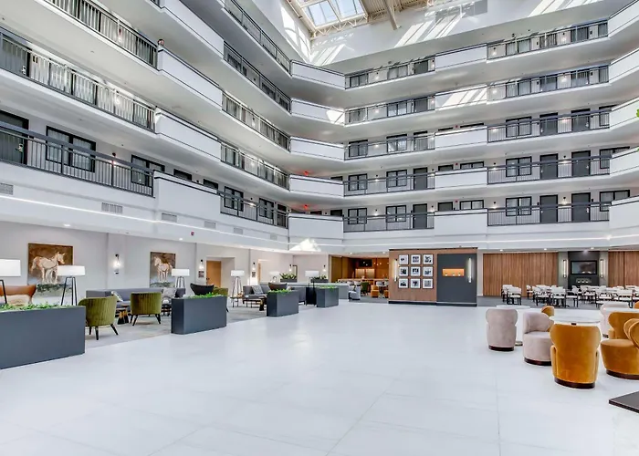 Embassy Suites By Hilton Louisville East
