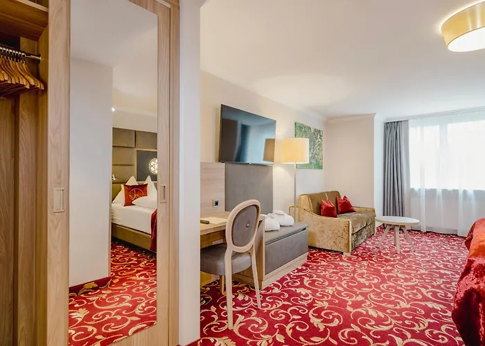 Hotel Norica - Thermenhotels Gastein mit dem Bademantel direkt in die Therme Bad Hofgastein